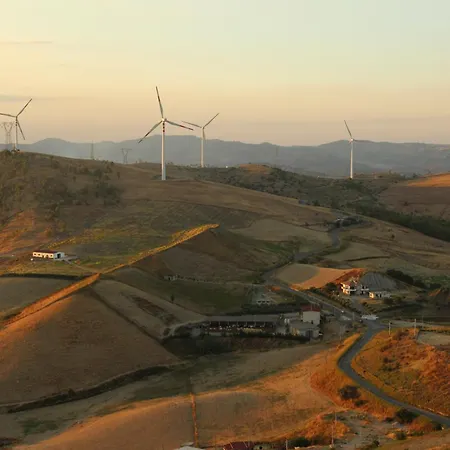 Borgo Petelia, Casa Mannarino, Lucrezia * Strongoli