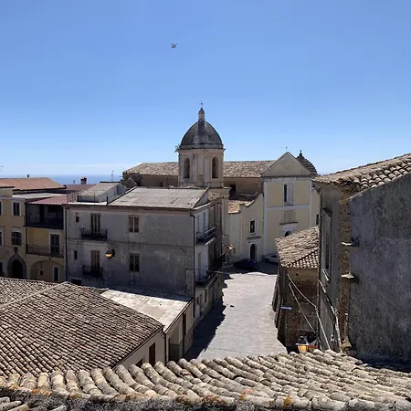 アパート Borgo Petelia, Casa Mannarino, Lucrezia *