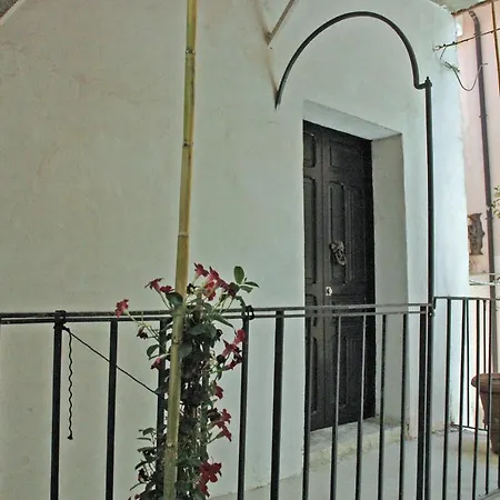 Borgo Petelia, Casa Mannarino, Lucrezia アパート ストロンゴリ
